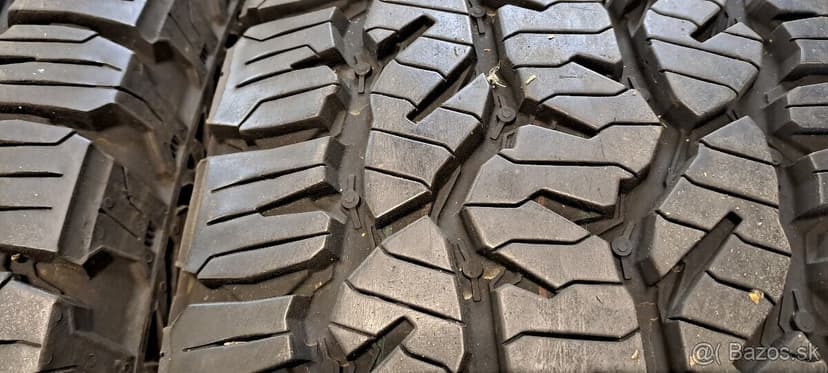 Predám 4ks skoro nové off road pneu 225/60r18-104H Matador