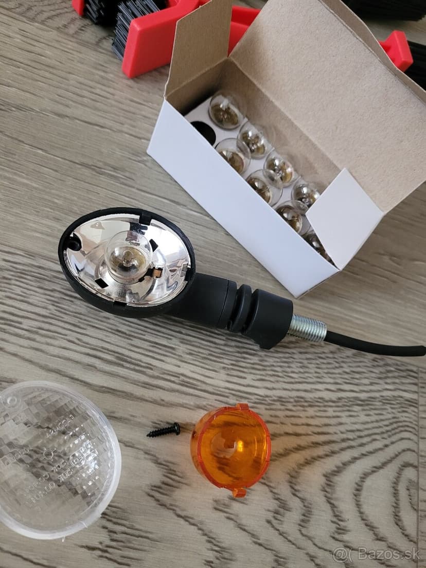 KTM - regulátor,žiarovky,skrutky KTM príbal na cestu