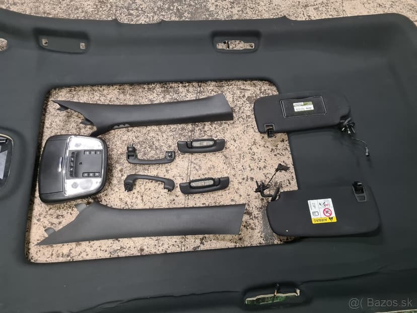 Čierny strop + strešné okno Jeep Grand Cherokee WK2