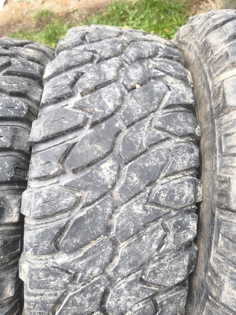 235/75 R15 SUV pneu celoročné