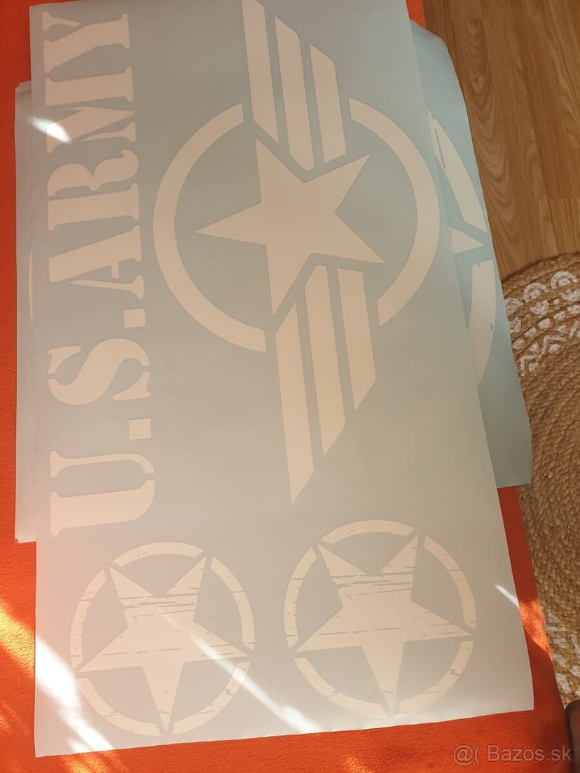 Jeep 4x4 offroad polepy rôzne druhy a veľkosti.