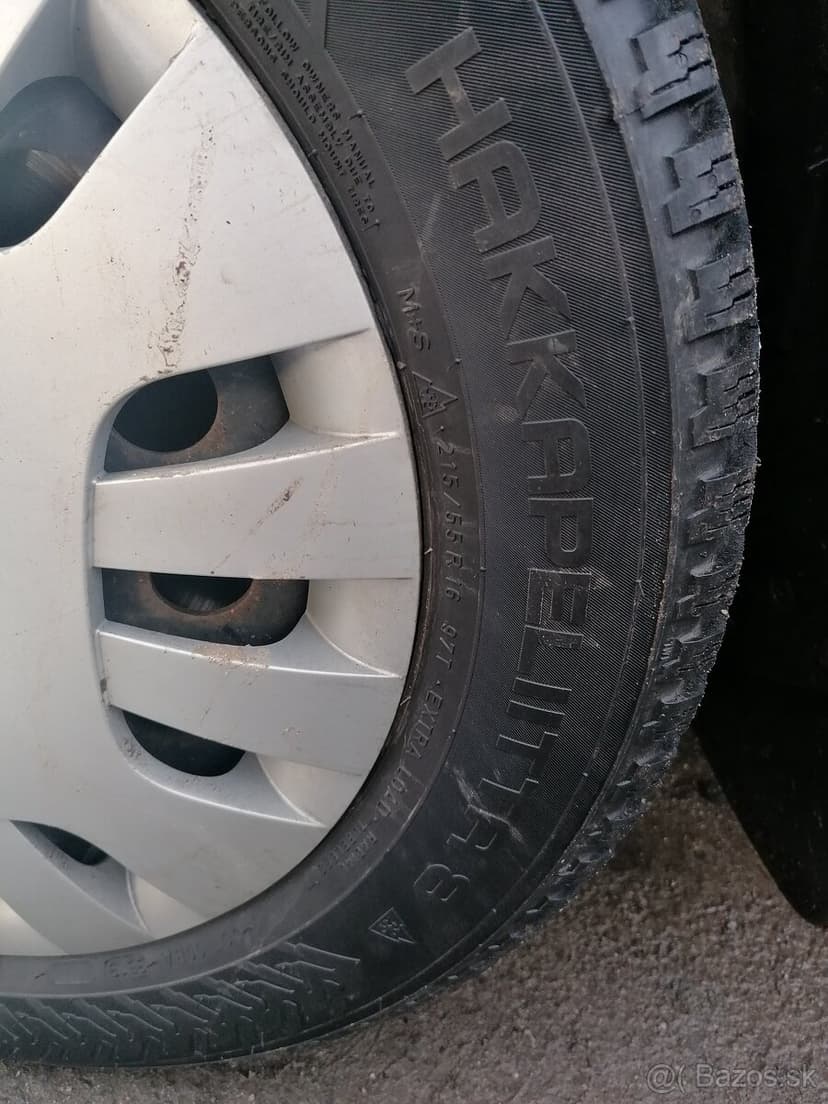 Nokian HAKKAPELIITTA 8 215/55 R 16 zimné pneumatiky