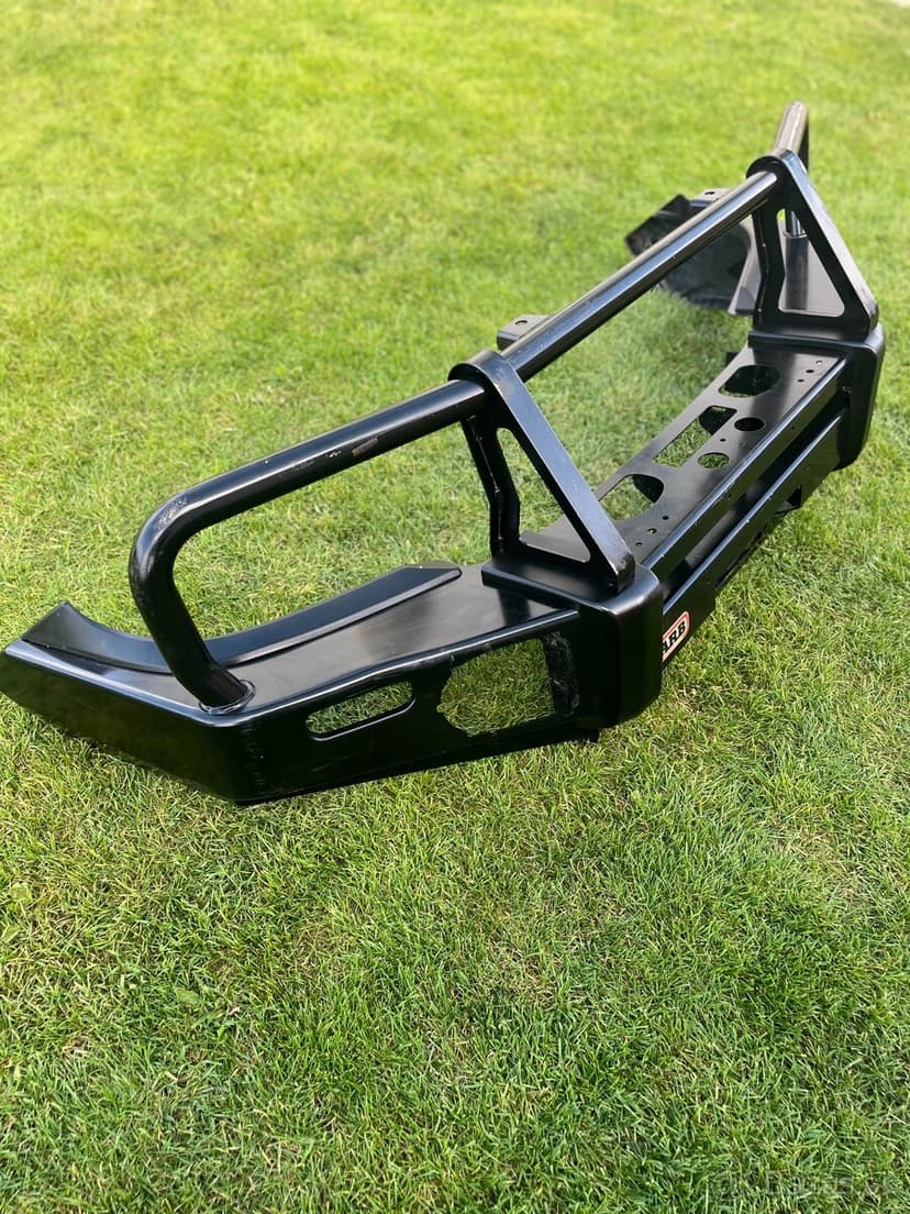 Pevnostný nárazník ARB Deluxe Sahara – Toyota Hilux 2011+