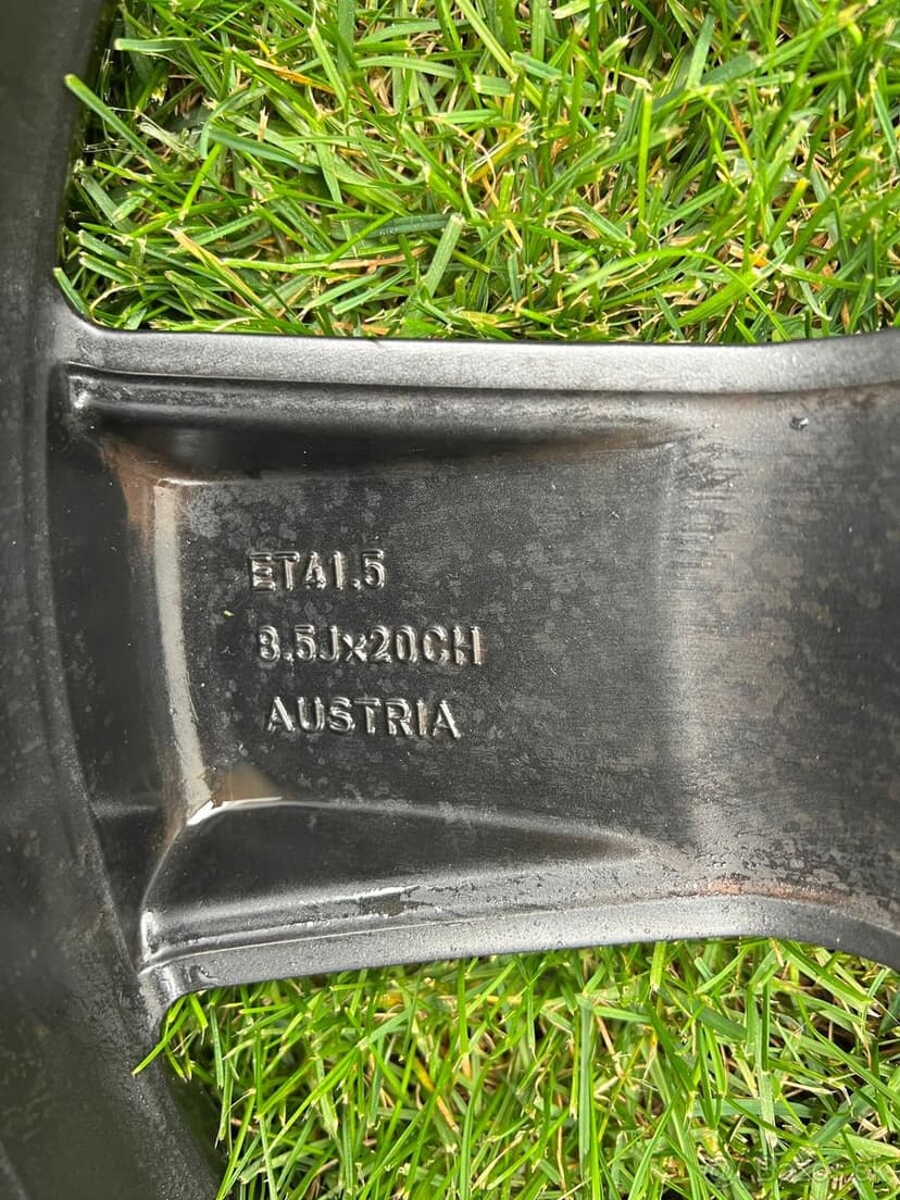 NOVA ZIMNA SADA ORIG.LAND ROVER DEFENDER R20 255/60/20 NOVE