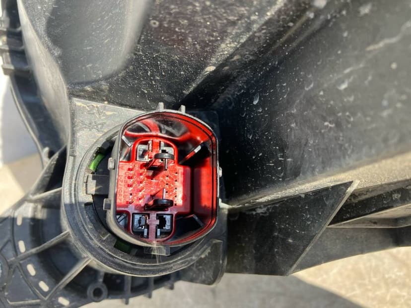 LAND ROVER DEFENDER II 20- PRAVÉ PREDNÉ SVETLO