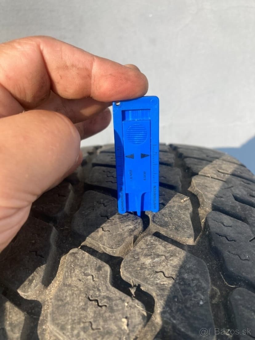 Kola LAND ROVER DEFENDER s pneu LT235/85R16