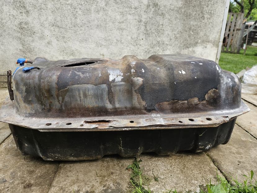 Nádrž nissan patrol