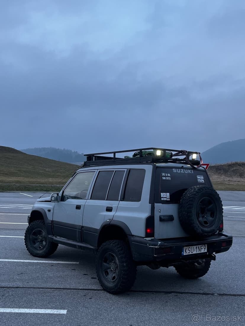 Suzuki vitara offroad