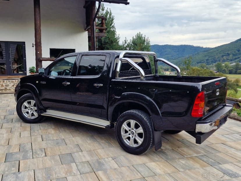 Toyota Hilux 3.0 D-4D 4X4 UKÁŽKOVÝ STAV