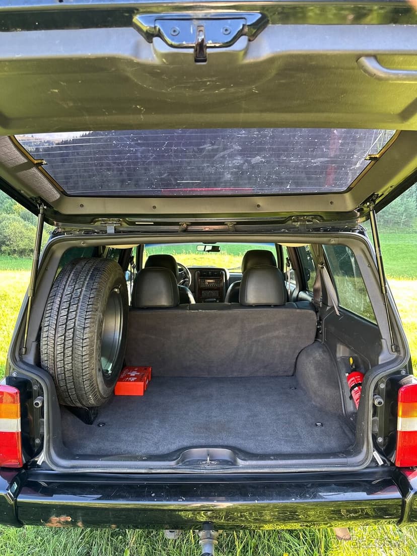 Predám Jeep Cherokee XJ LIMITED 4.0l benzín