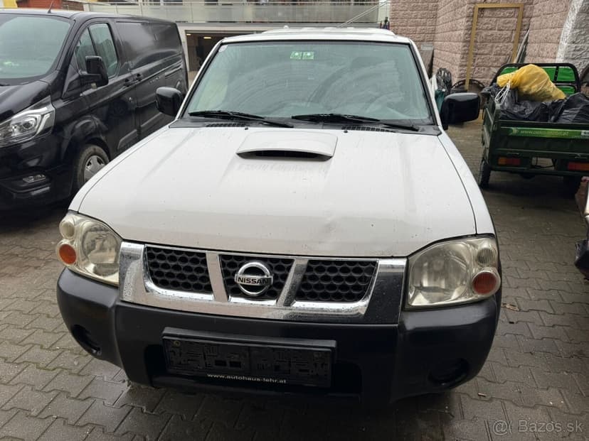 NISSAN NAVARA 2,5TD 4X4 KLÍMA ŤAŽNÉ 2006 ROK RÁM AKO NOVÝ