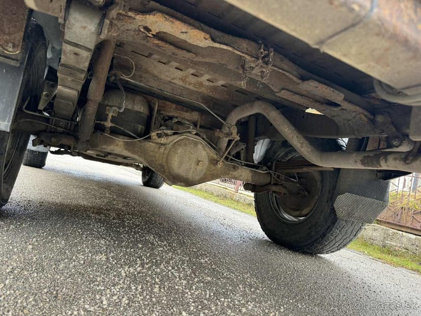 Predám Toyota Hilux 2.5, D-4D