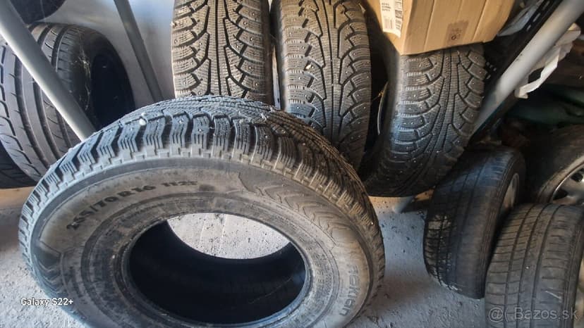 Predam pneu znacky NOKIAN 265 /70 r16  112 T
