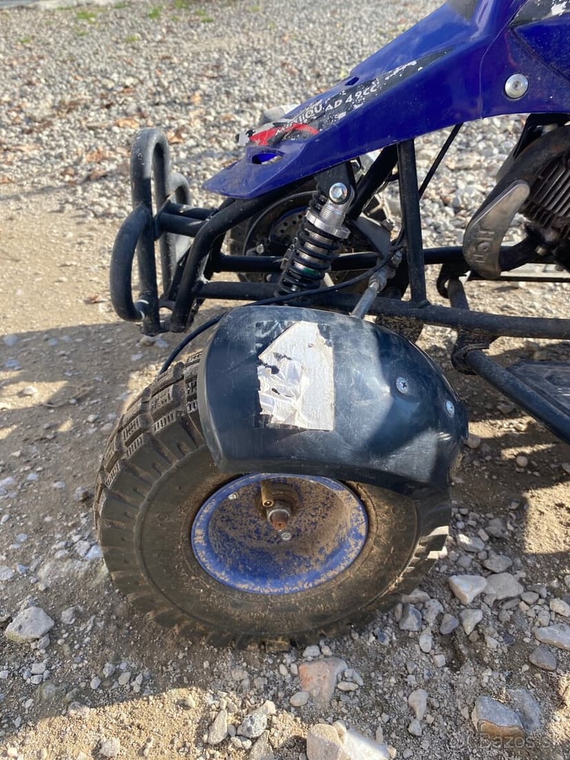 Detská štvorkolka 50cc - nefunkčná na diely