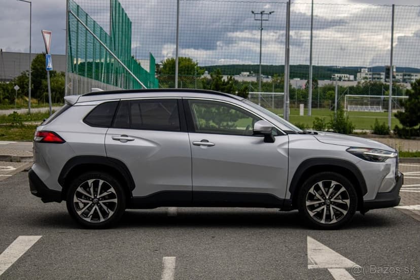 Toyota Corolla Cross 2.0 Hybrid 197k e-CVT STYLE 4x4