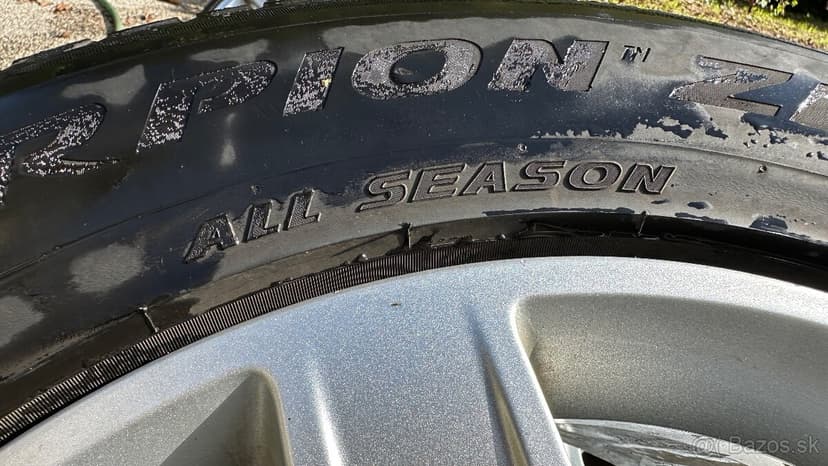 44. Land Rover Defender 255/60/ r20