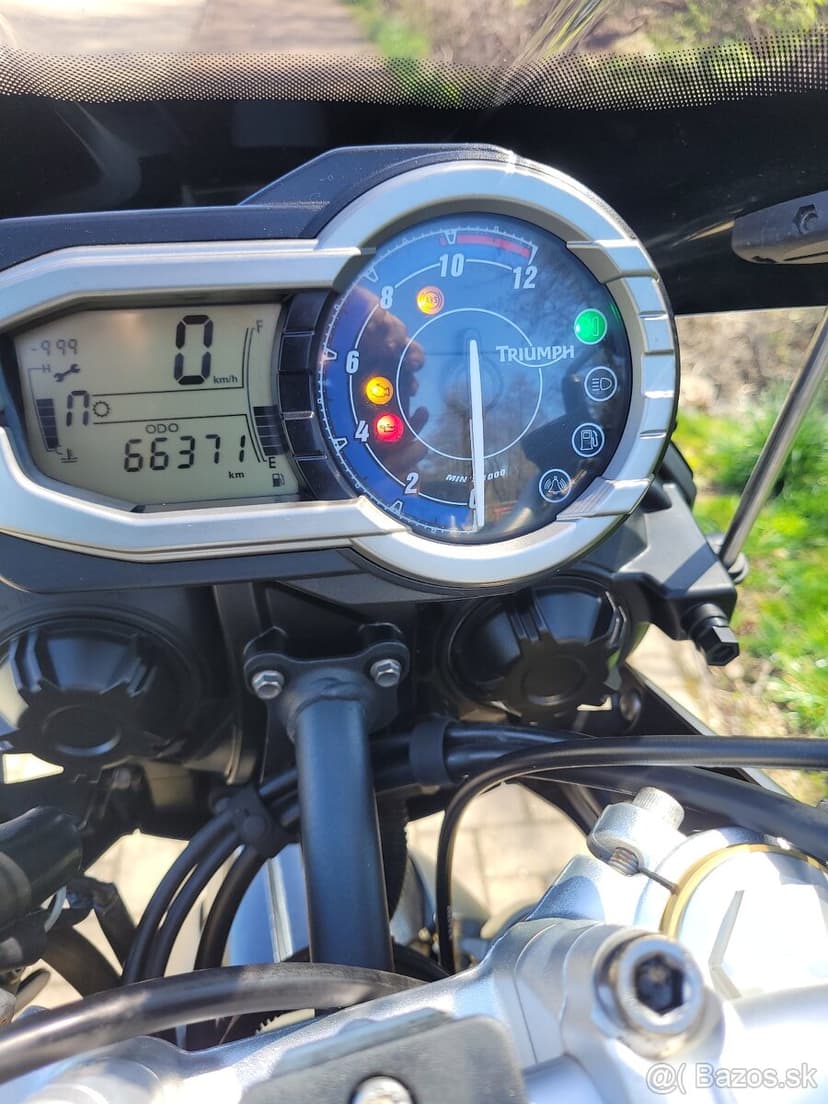 Triumph Tiger 800 XC cestovný paket, ABS