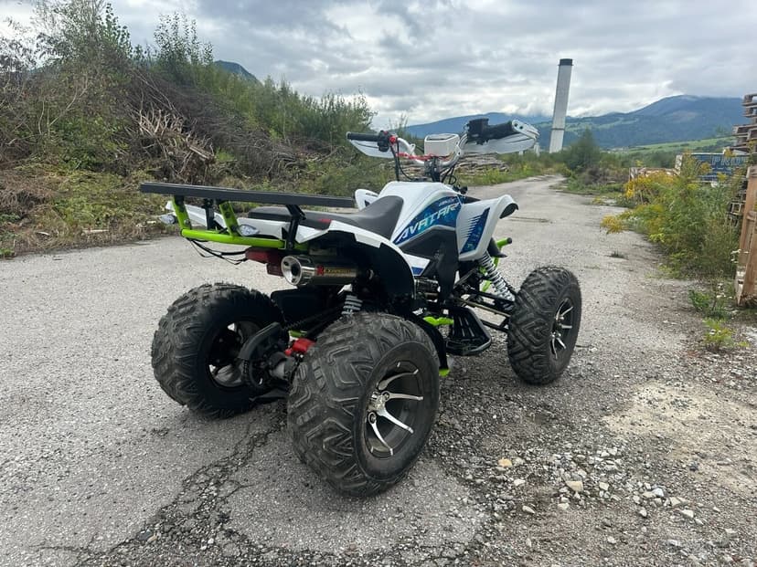 ŠTVORKOLKA ASIX AVATAR 250cm3 + extra LED svetla