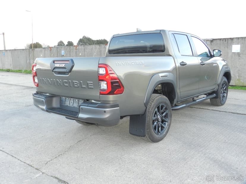 Toyota Hilux 2.8 Diesel MHEV Invincible