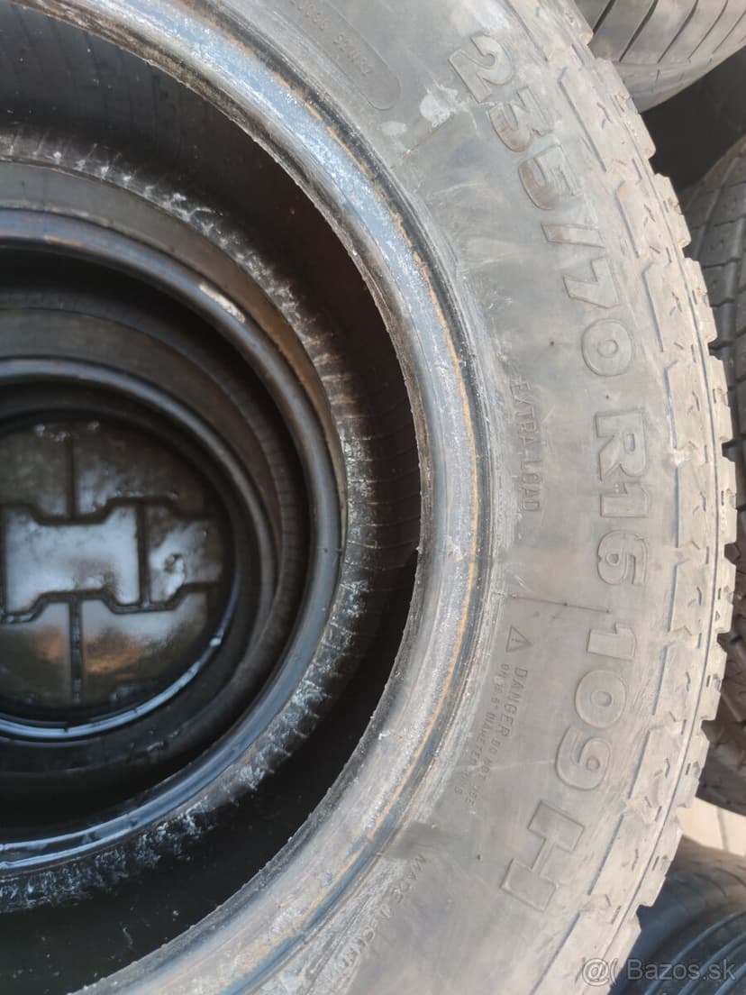 Sada pneumatík 235/70 R16