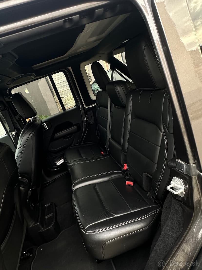 Jeep wrangler sahara