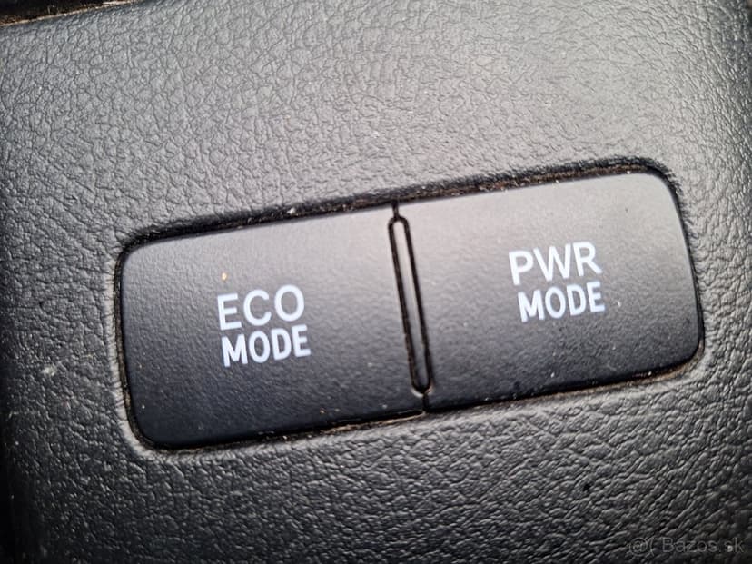 TOYOTA HILUX 2,4 DIESEL 4X4 ŤAŽNÉ  3200KG