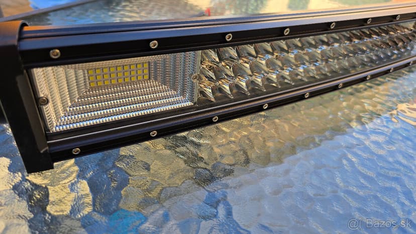 LED svetelná rampa s držiakmi a montážnou sadou 900W