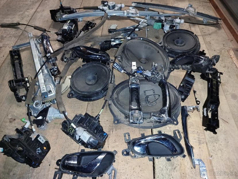 Sedačky,dveře aj. díly Nissan Navara D23 / NP300 Alaskan