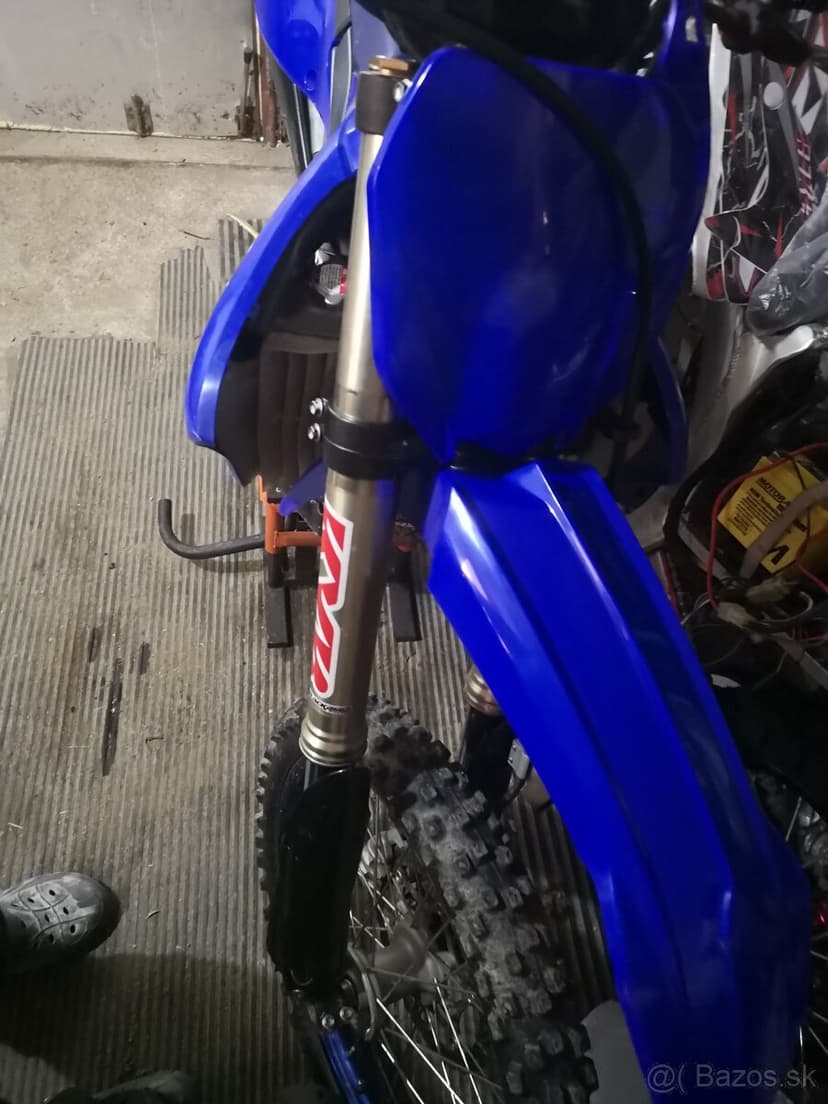 Yamaha yz 450f, 2021 se startérem.