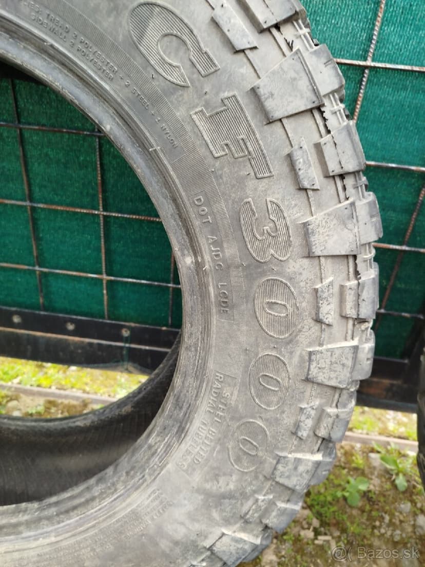 Pneu 225/75 R16