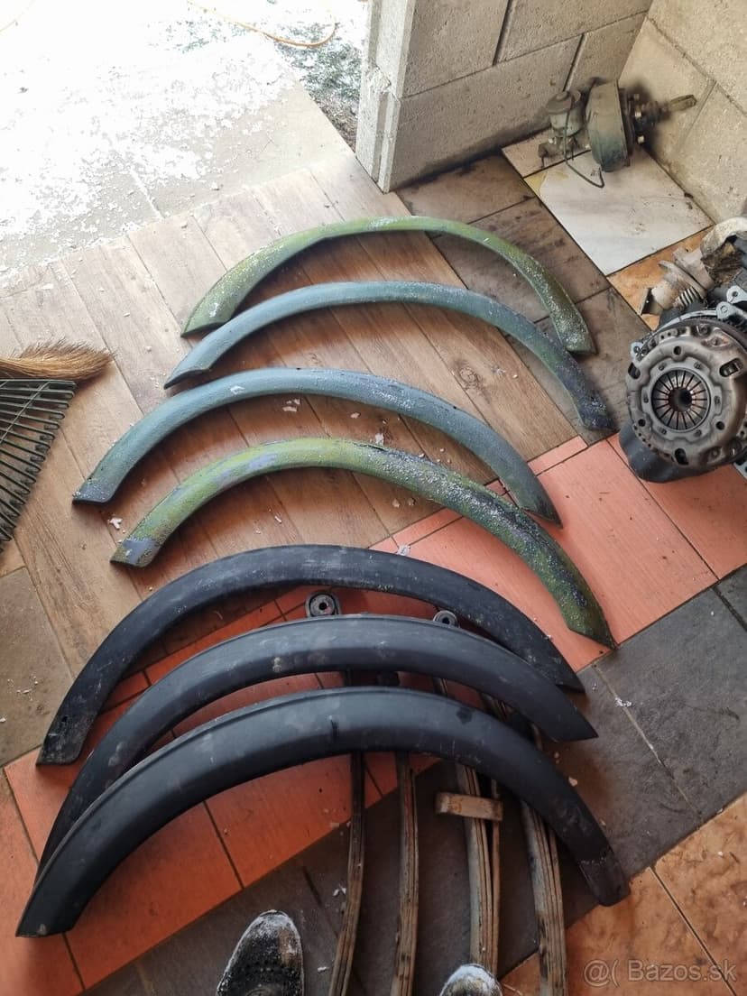 Predam na suzuki samurai chladiče, dvere, masky, skla