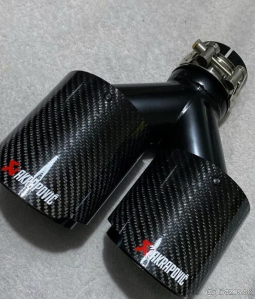 Nerezová koncovka výfuku Carbon dizajn s logom Akrapovič