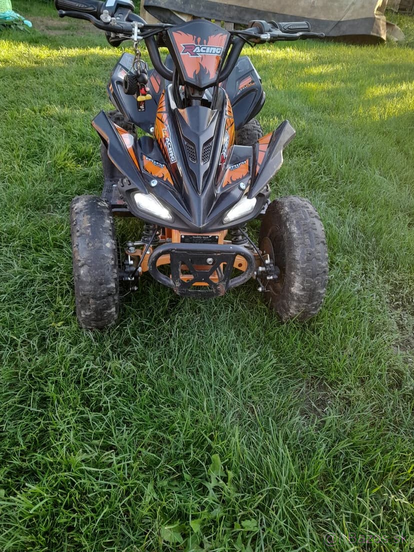 Predám detskú štvorkolku+prilba