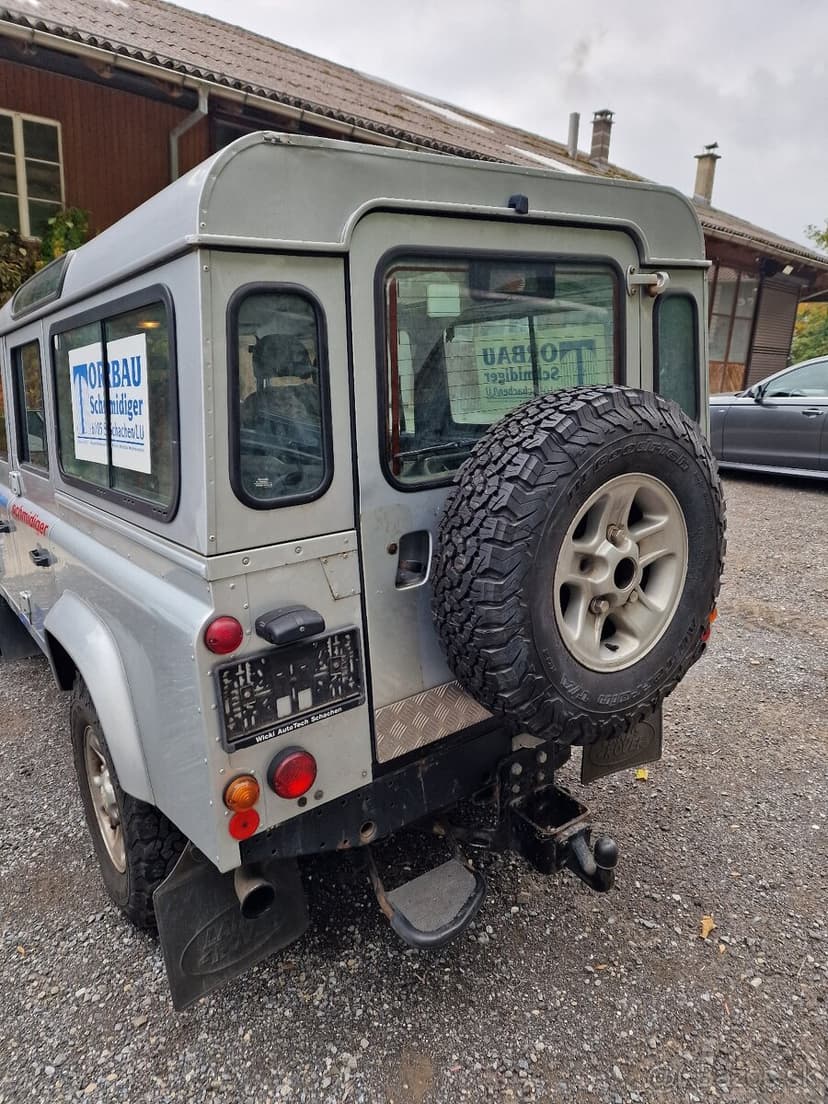 Land Rover Defender