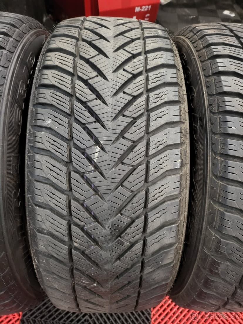 235/55 R17 Goodyear zimne pneumatiky
