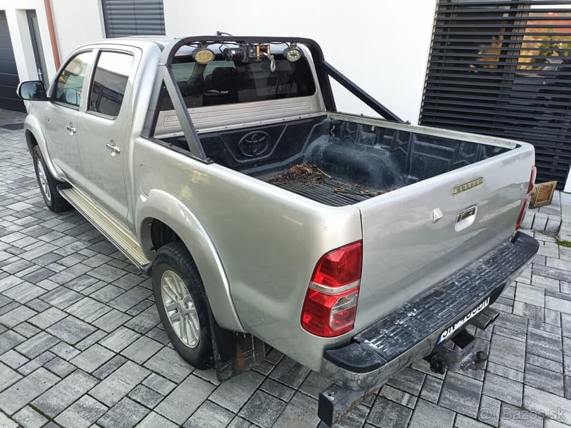 TOYOTA HILUX 2.5 D-4D - NA PREDAJ / NA SPLATKY