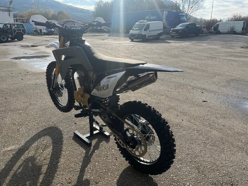 Enduro asix xb83 250cm3