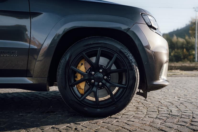 JEEP GRAND CHEROKEE TRACKHAWK 6.2 HEMI V8