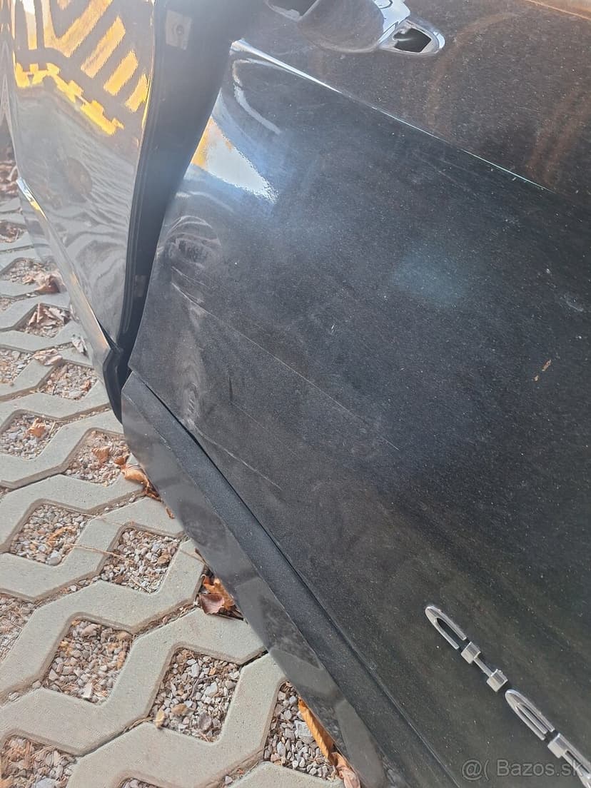 Predám dvere na JEEP CHEROKEE