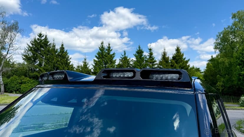 Land Rover Defender 110 3.0 I6 P400 MHEV X-Dynamic HSE A/T