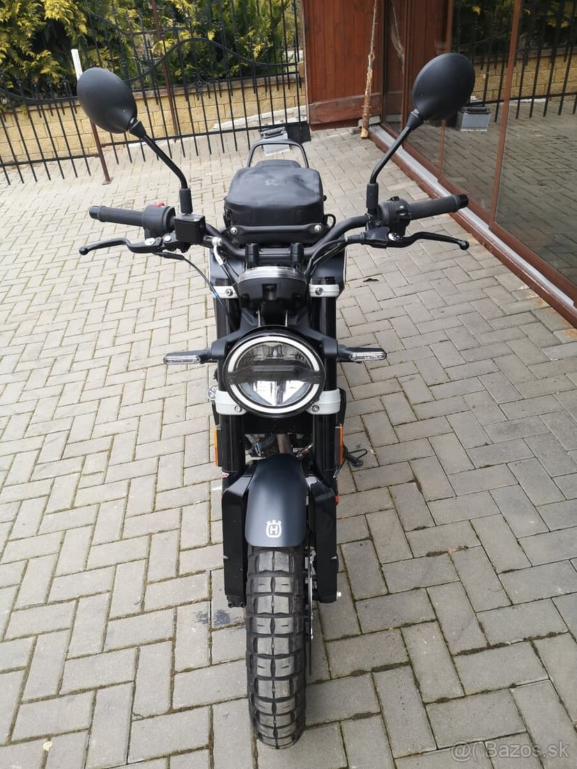 HUSQVARNA SVARTPILEN 125