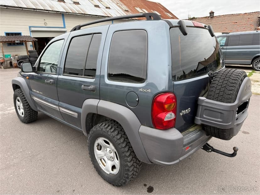 Jeep Cherokee 2,4 benzín BEZ KOROZIE 4x4