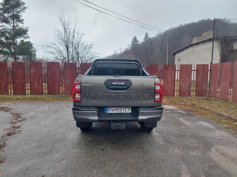 Toyota Hilux 2.8 D-4D Invincible 4x4 A/T, odpočet DPH