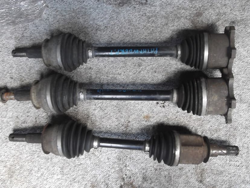 Poloosa,brzdič,těhlice Nissan Navara/Nissan Pathfinder