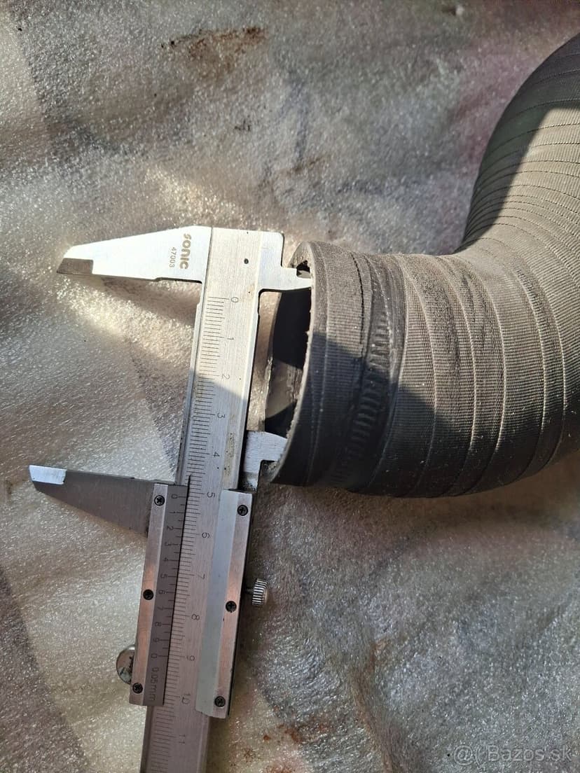 Td5 spodna hadica k intercooleru