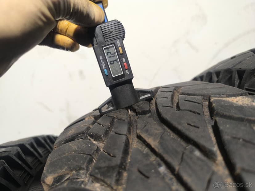 235/85 R16C Celoročné Offroad pneumatiky Continental 4 kusy