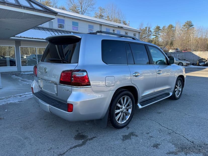 2011 LEXUS LX570 - 8 miest