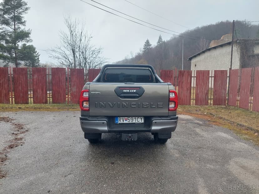 Toyota Hilux 2.8 D-4D Invincible 4x4 A/T, odpočet DPH
