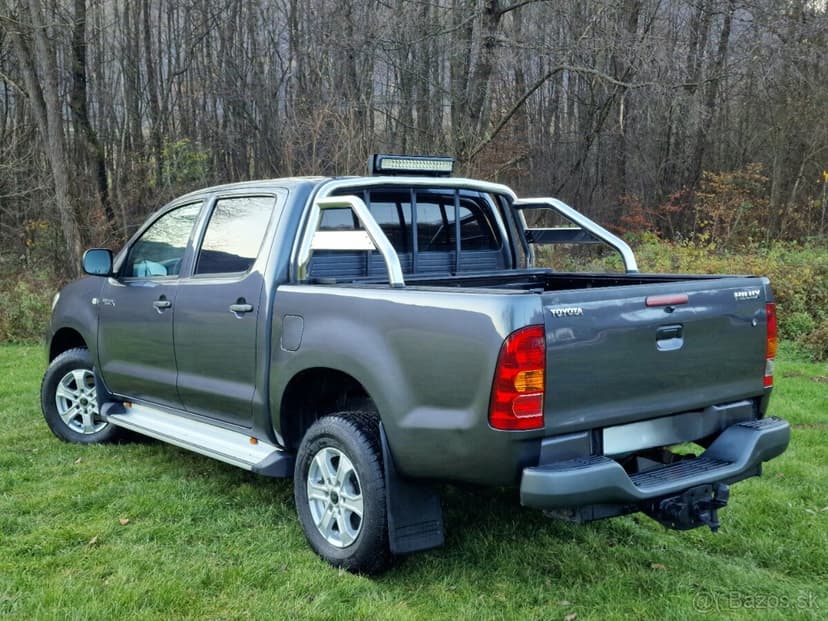 Toyota Hilux 2.5 D-4D 4X4 UZÁVIERKA UKÁŽKOVÝ STAV