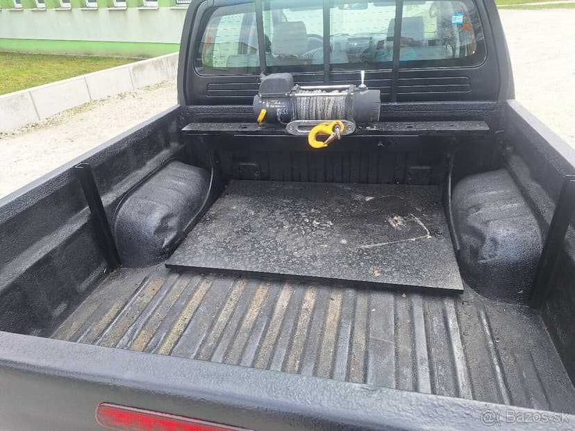 TOYOTA HILUX 2,5 DIESEL 4X4 UZÁVIERKU MA